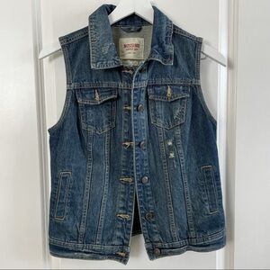 Mossimo Women’s Distressed Denim Vest Size S